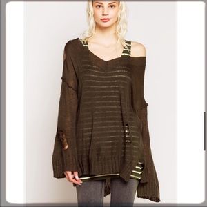 Distressed Layered Tunic & Sweater Set!